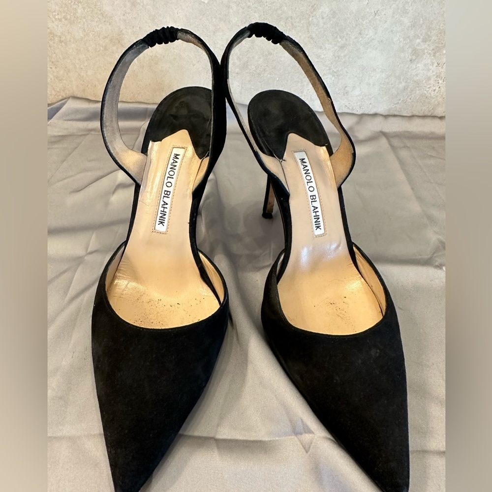 Manolo Blahnik 38.5 black suede